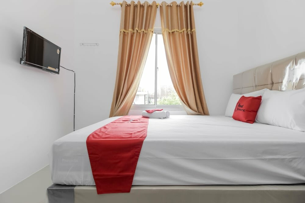 Hotel RedDoorz near Jembatan Ampera Palembang, Palembang, photo