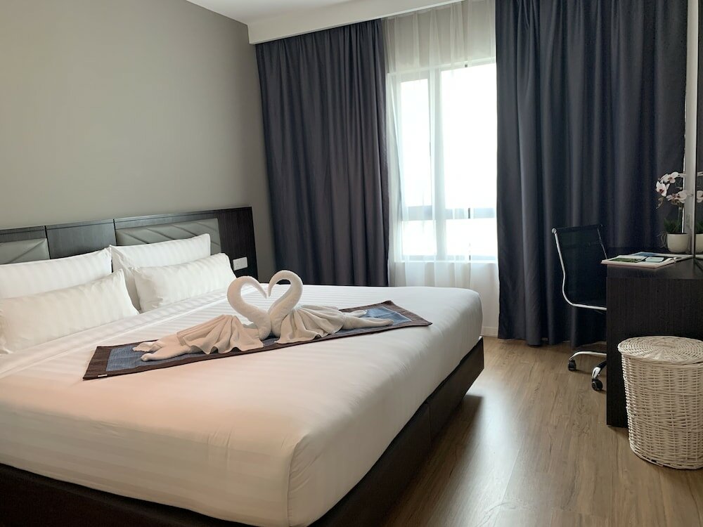 Фото Suasana All Suites Hotel