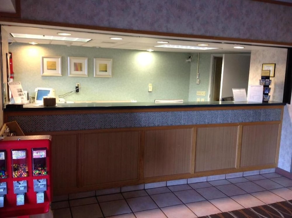 Фото Plano Inn & Suites