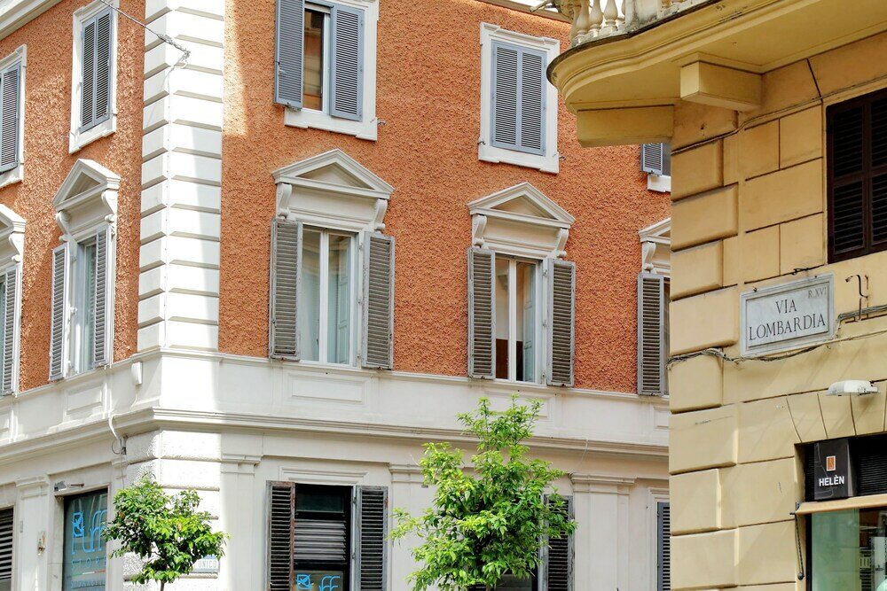 Фото Trevi Diamond Luxury Suite & Jacuzzi