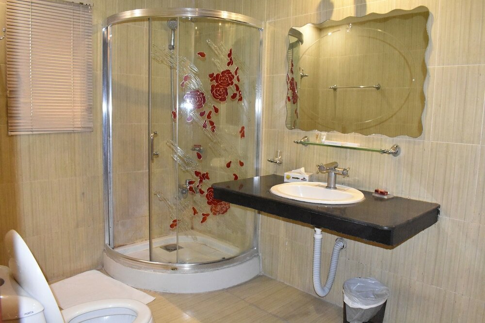 Фото Safari Club 2 Bahria Town