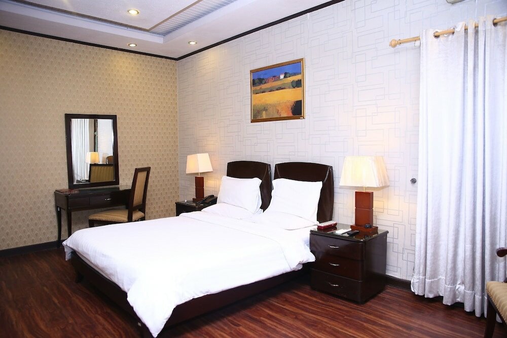 Фото Safari Club 2 Bahria Town