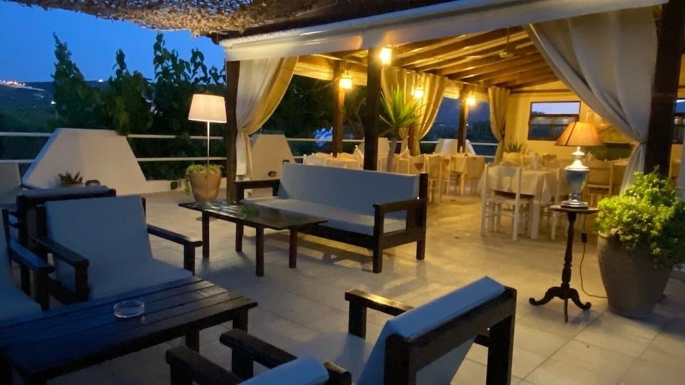 Фото Arion Stables & Apartments