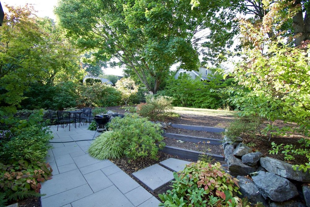 Фото Phinney Ridge Flat Backyard Oasis
