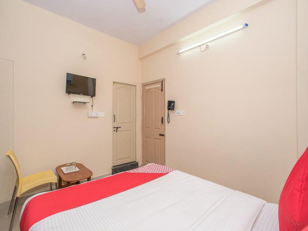 Фото Oyo 12776 SV Suites