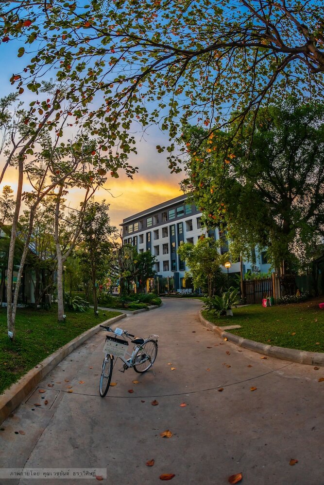 Фото Bangkok Oasis Hotel