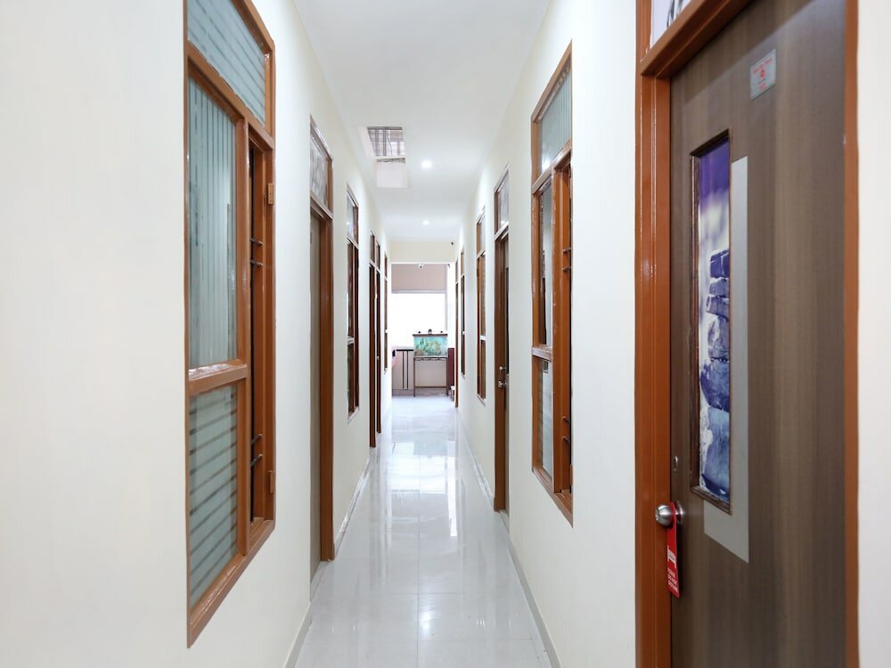 Фото Oyo 12745 Hotel Red House