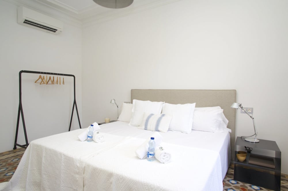 Фото BarcelonaForRent The Claris Suites