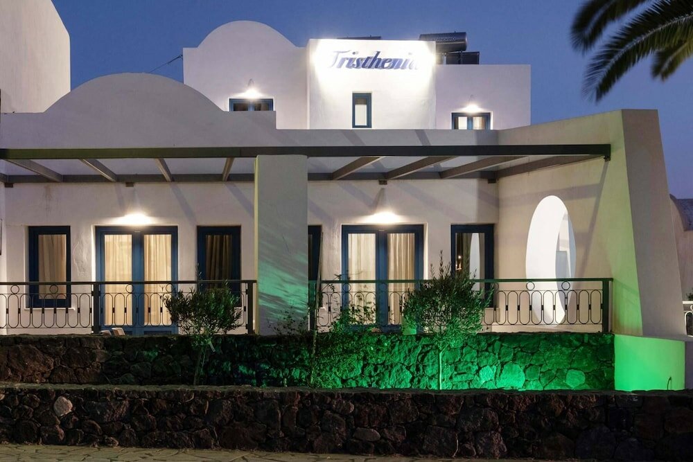 Фото Tristhenia Hotel