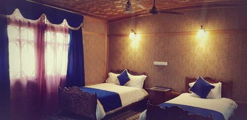 Гостиница Appollo eleven group of houseboats в Сринагаре