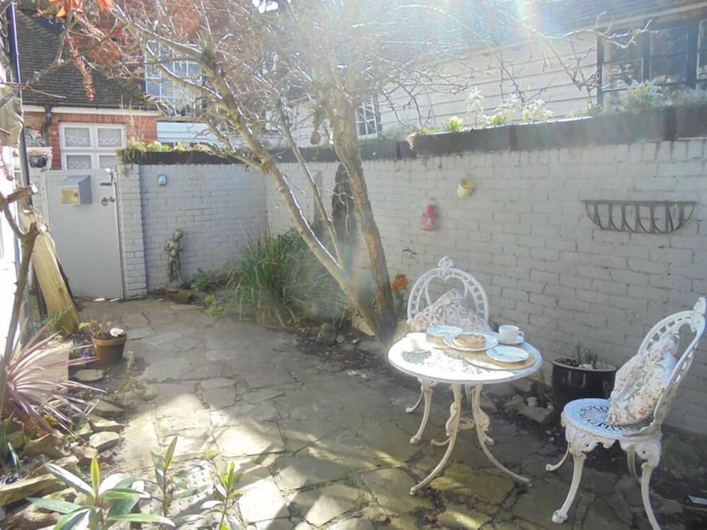 Фото Needles Cottages