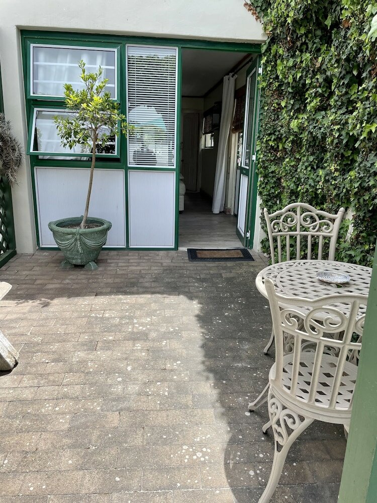 Фото Sandra's Guest House