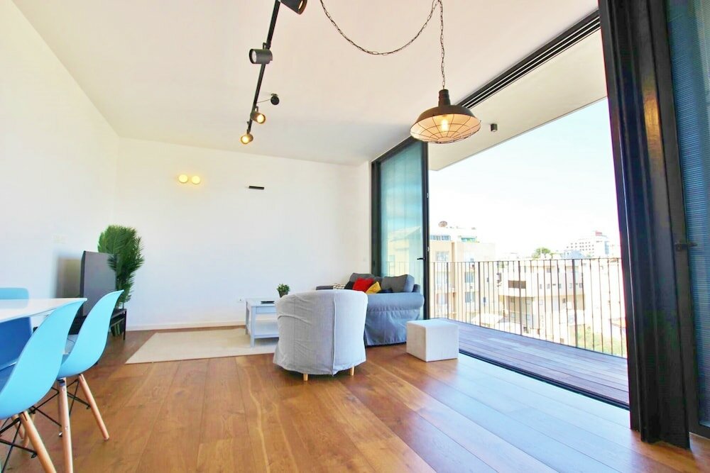 Фото 2 Bedroom Apartment with Hot Tub Facing Bograshov Beach