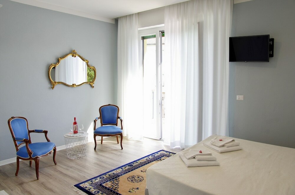 Фото B & B La Cornice - Gina Room With Bathroom and Private Terrace