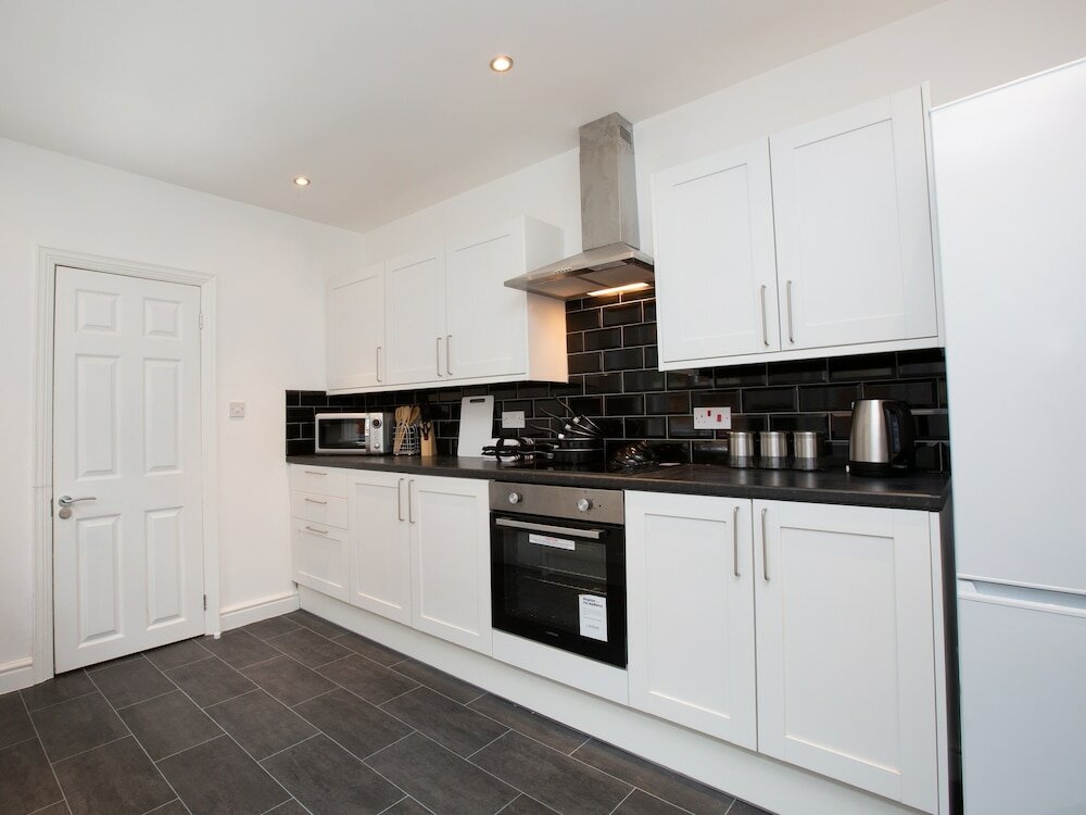 Фото Townhouse Plus @ 166 Edleston Road Crewe