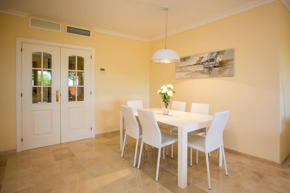 Фото Luxurious and Spacious, 3 bedroom apartment Za16