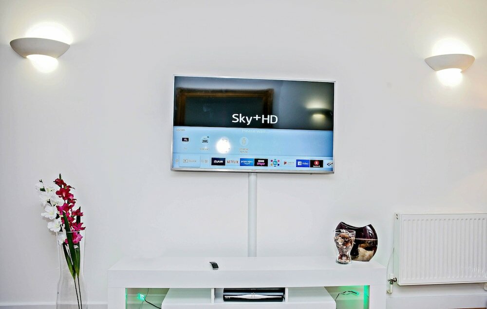 Фото Riverside 2 Bed Apartment