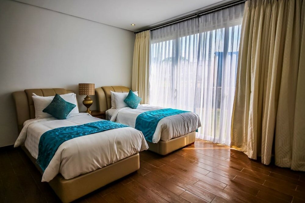 Фото Thunderbird Resorts - Poro Point
