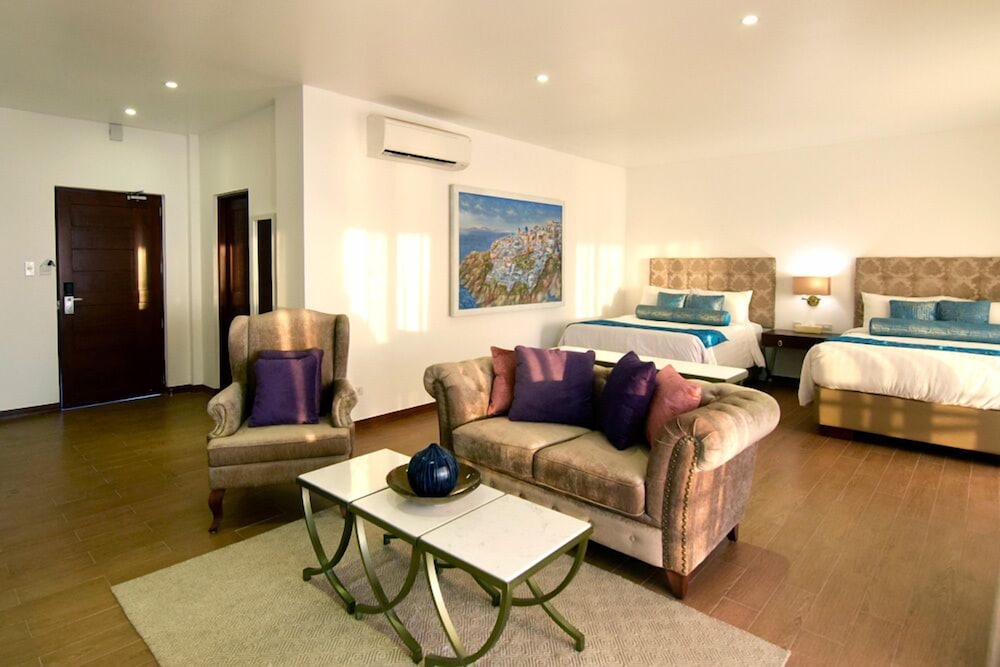 Фото Thunderbird Resorts - Poro Point