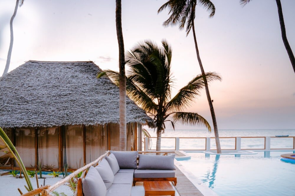 Фото Tiki Beach Club and Resort