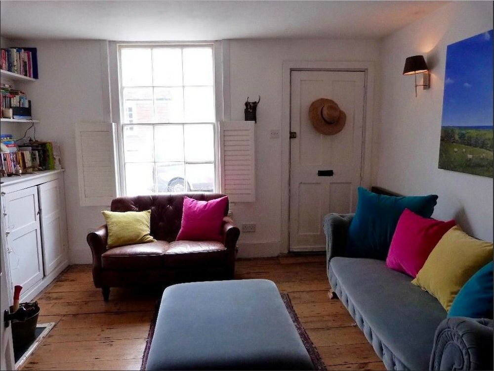 Фото The Cottage Next Door