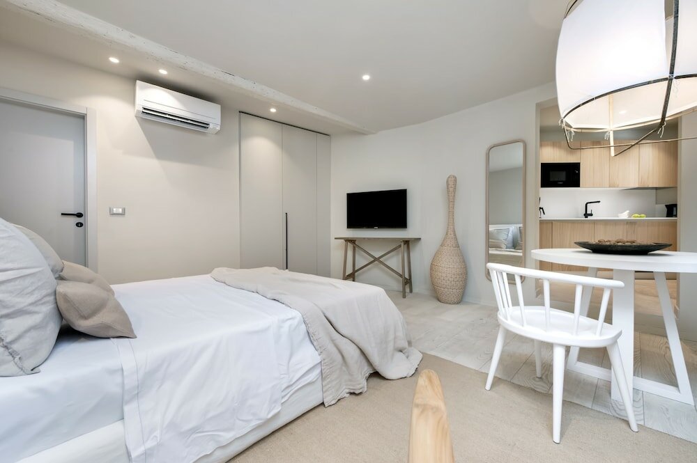 Фото Calnova Suites