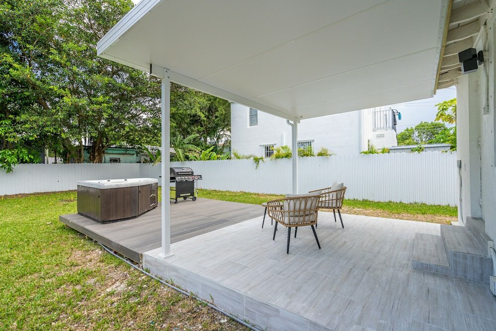 Фото Upper Design District 3bd Home w/Jacuzzi and Backyard