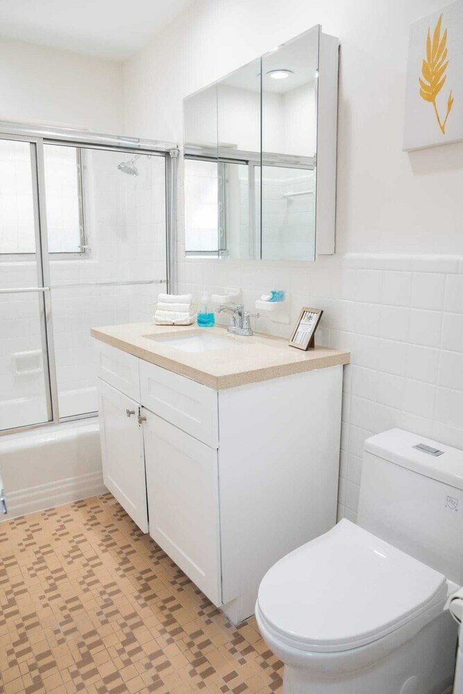 Фото Cozy House With Patio, Fireplace, Parking - Hollywood, Florida