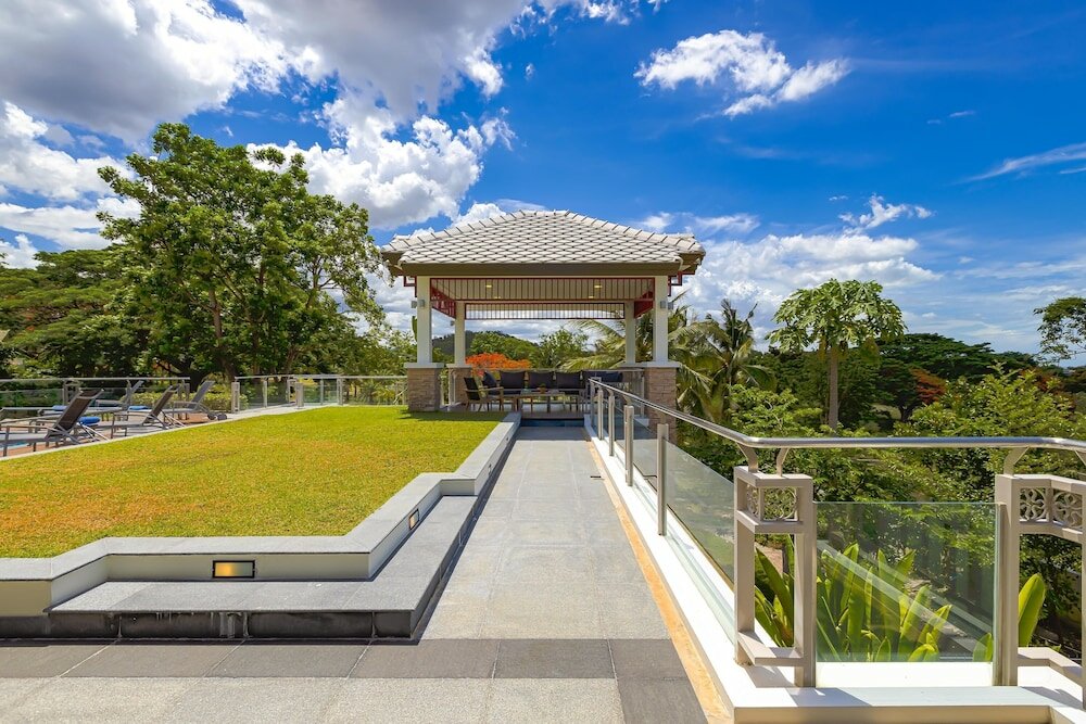 Фото Luxury Mansion 6 Br on Golf Course Jb