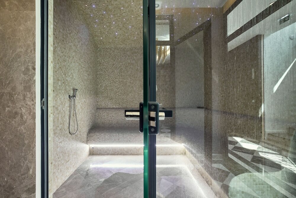 Фото La Fleur Boutique Hotel