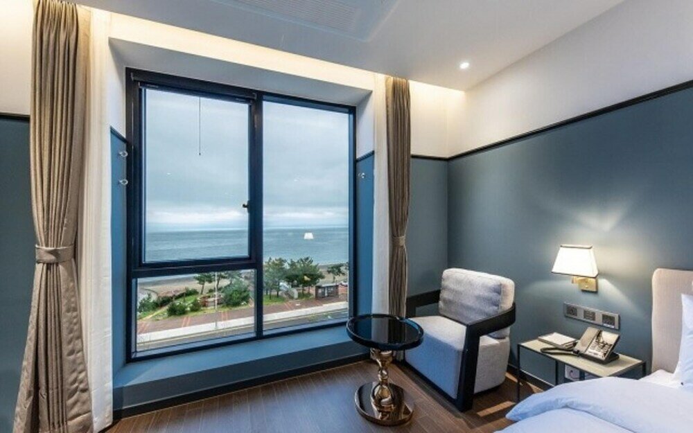 Фото Jeongja Beach Brown Dot