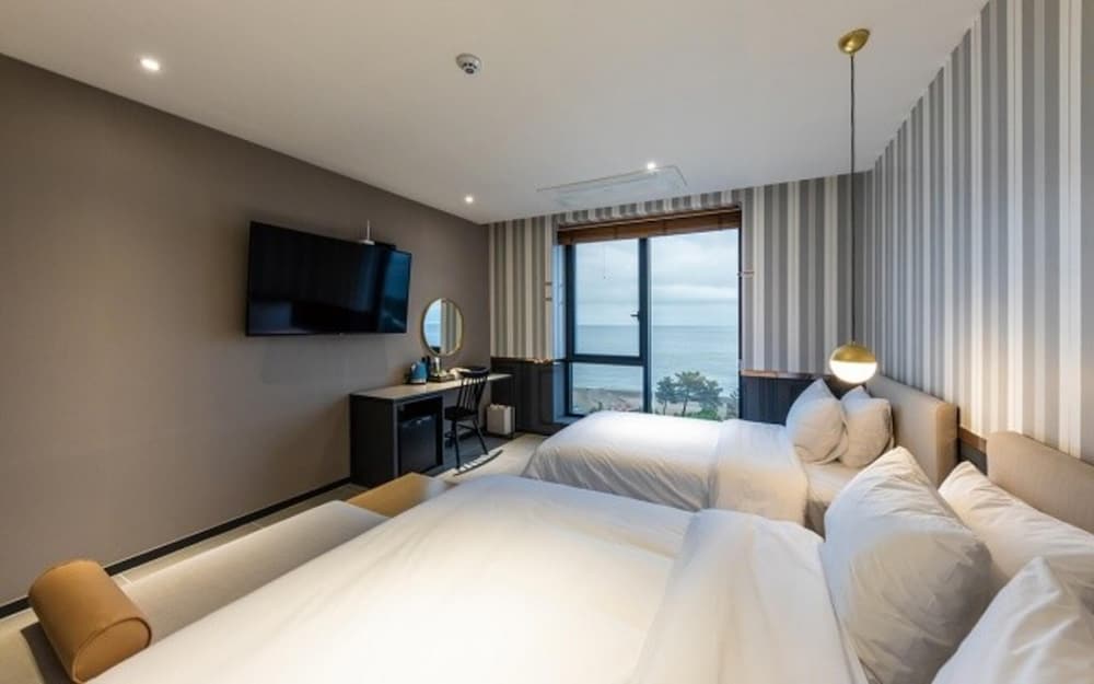 Фото Jeongja Beach Brown Dot