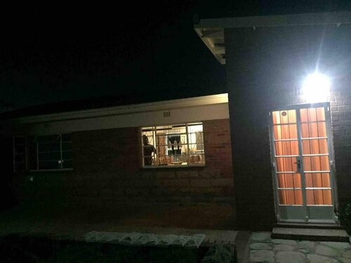 Гостиница Cosy 2-bed House in Maseru for Perfect Calm and re в Масеру