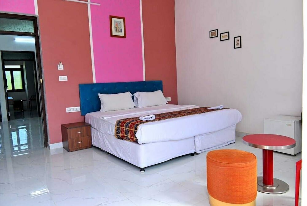 Фото Hotel Apni Haveli Villa