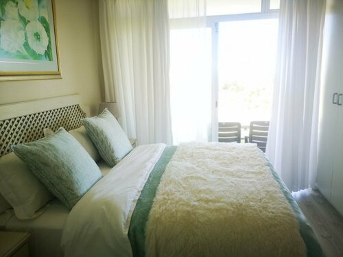Гостиница Family Cape Town Beachfront Apartment в Кейптауне