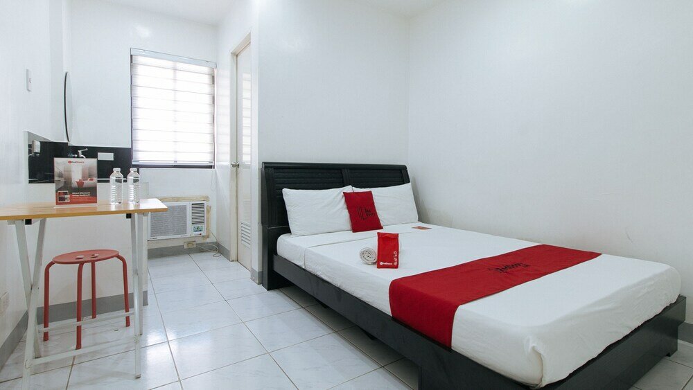 Фото RedDoorz near SM Bicutan