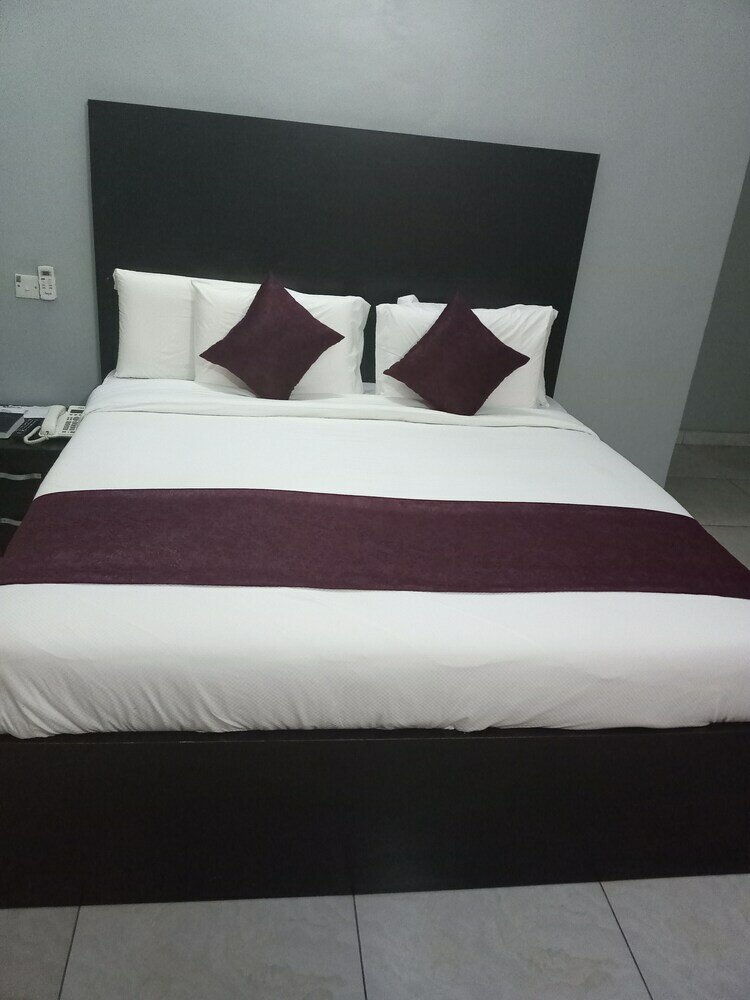 Фото Blooms Spot Hotel and Apartments