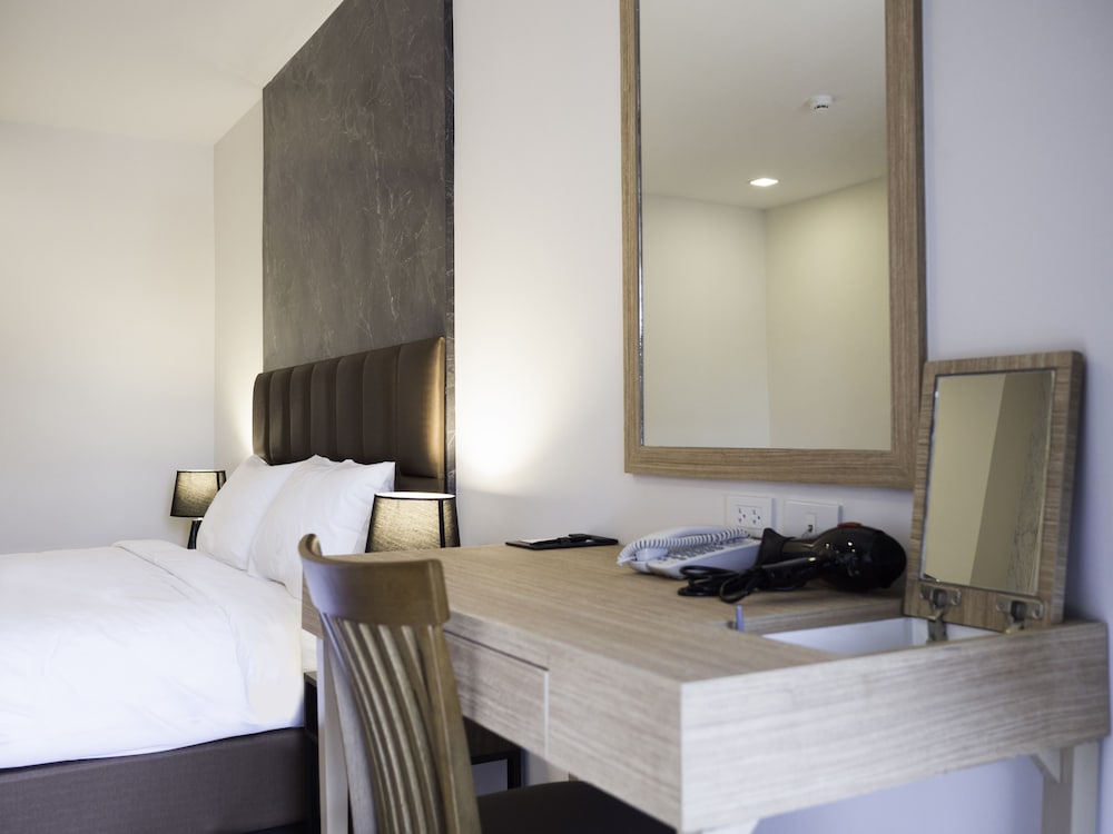 Фото B2 Amata Nakorn Premier Hotel