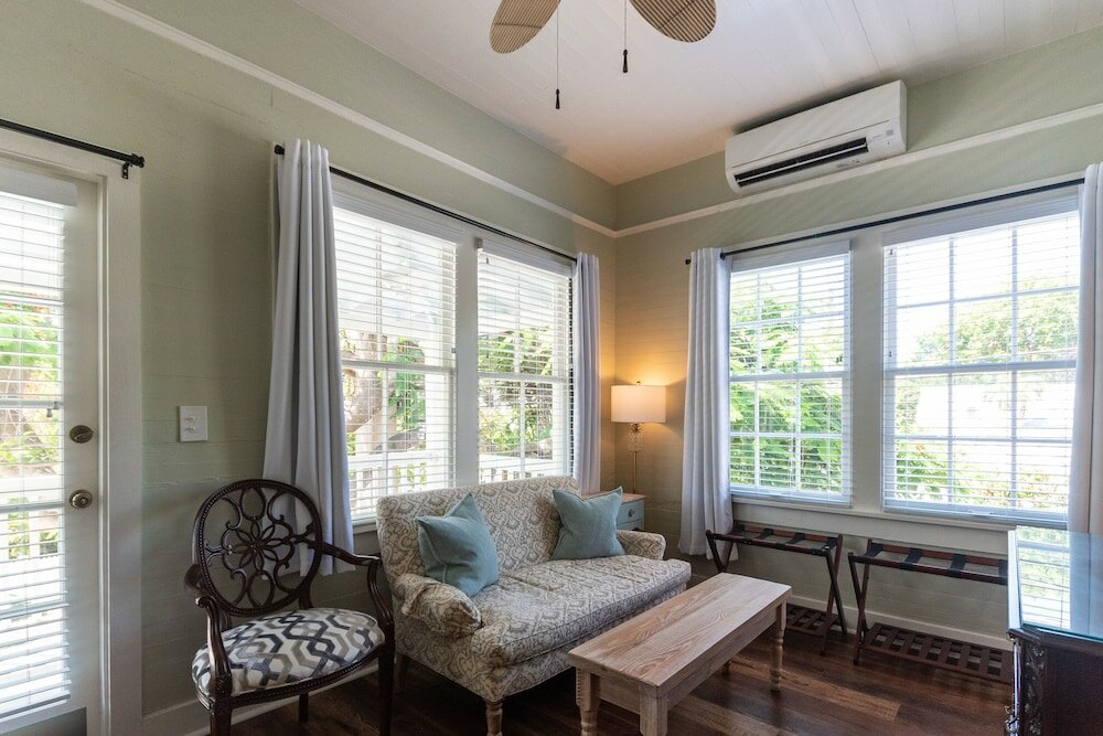 Фото The Porch on Frances Inn