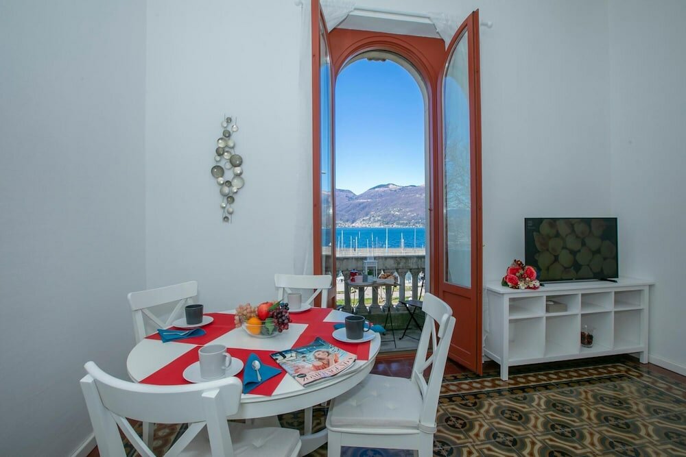 Фото Residenza Gardenia Lake View Luino Center