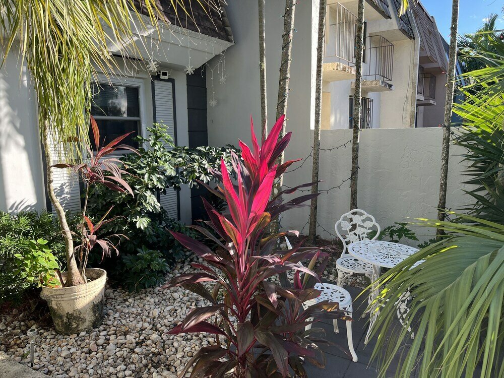 Фото Luxurious & Spacious Townhouse 6 Miles From Beach