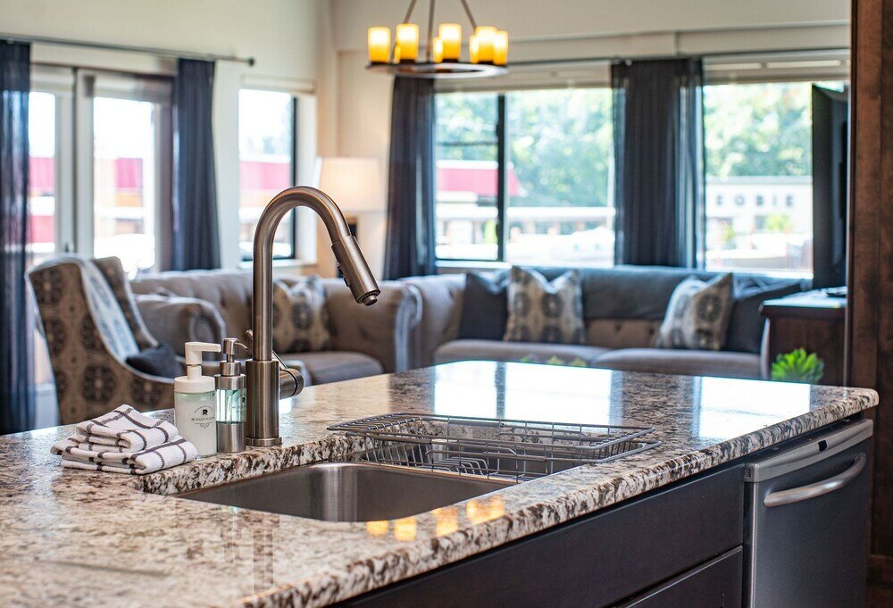 Фото Downunder Mountain Retreat by Revelstoke Vacations