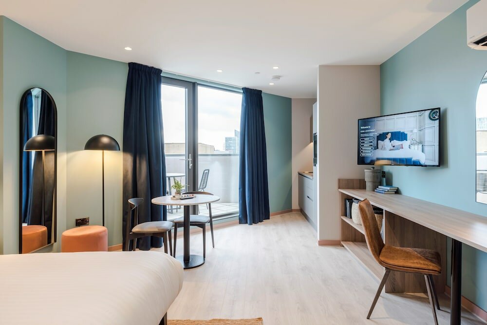 Фото Your Apartment Milton Keynes