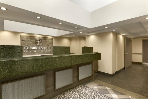 Гостиница Colonial Square Inn & Suites в Саскатуне