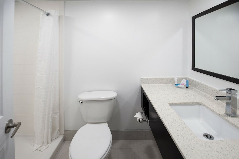 Фото Blu Atlantic Oceanfront Hotel & Suites