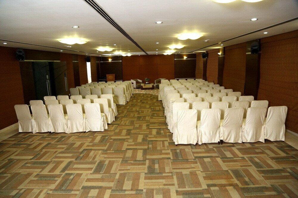 Фото Srinivas Saffron Hotel