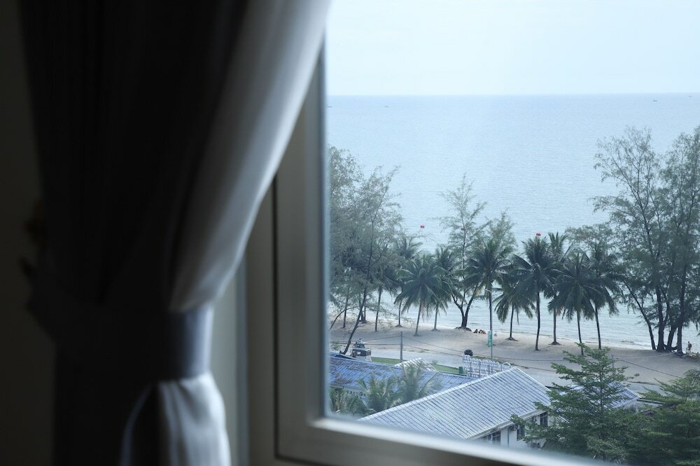 Фото Sea Breeze Hotel & Villa