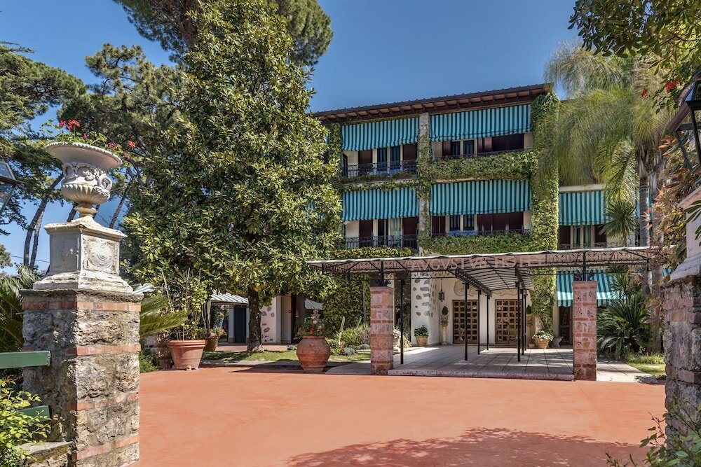 Фото Augustus Hotel & Resort