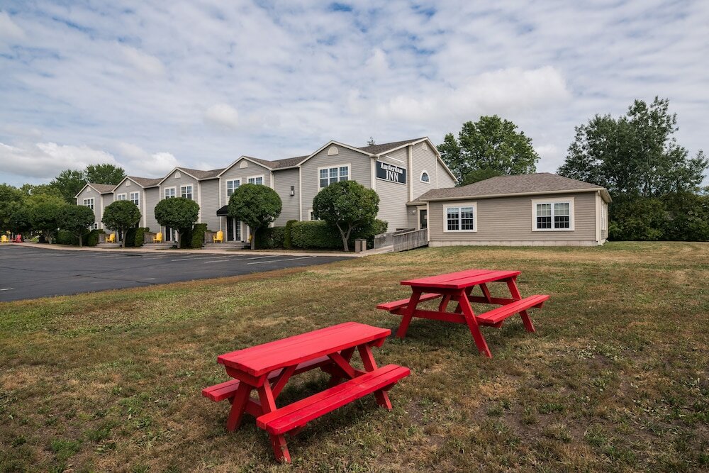 Фото Amsterdam Inn & Suites Sussex