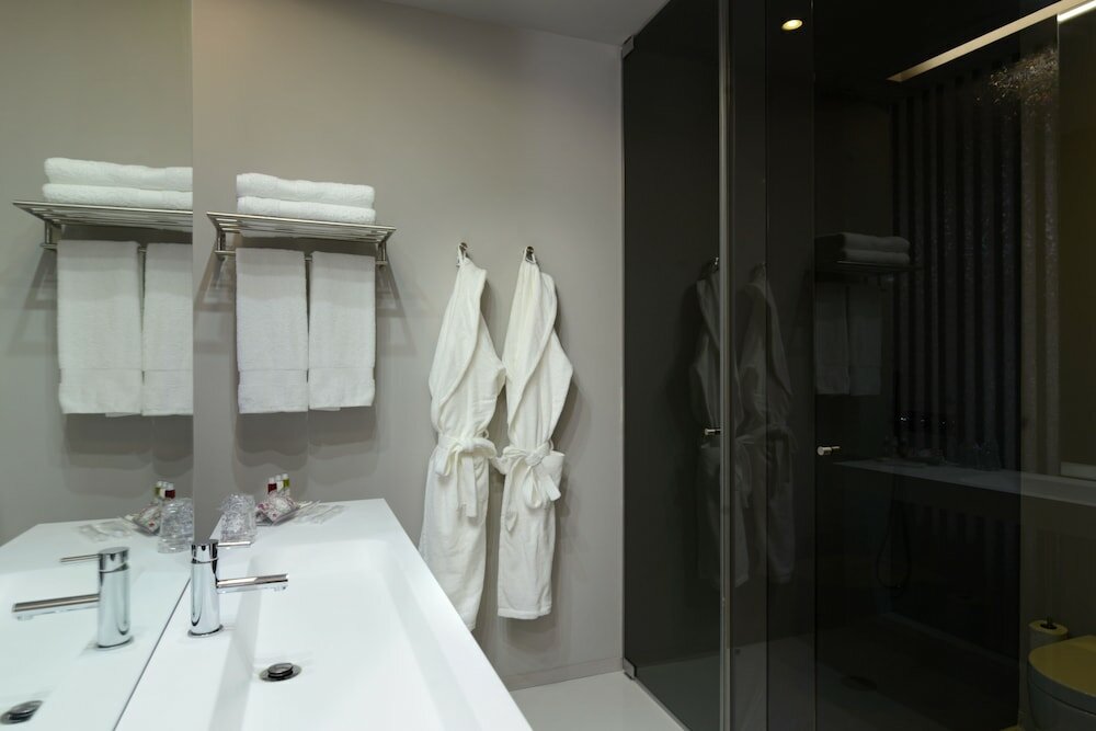 Фото Emaj Guimarães Boutique Hotel